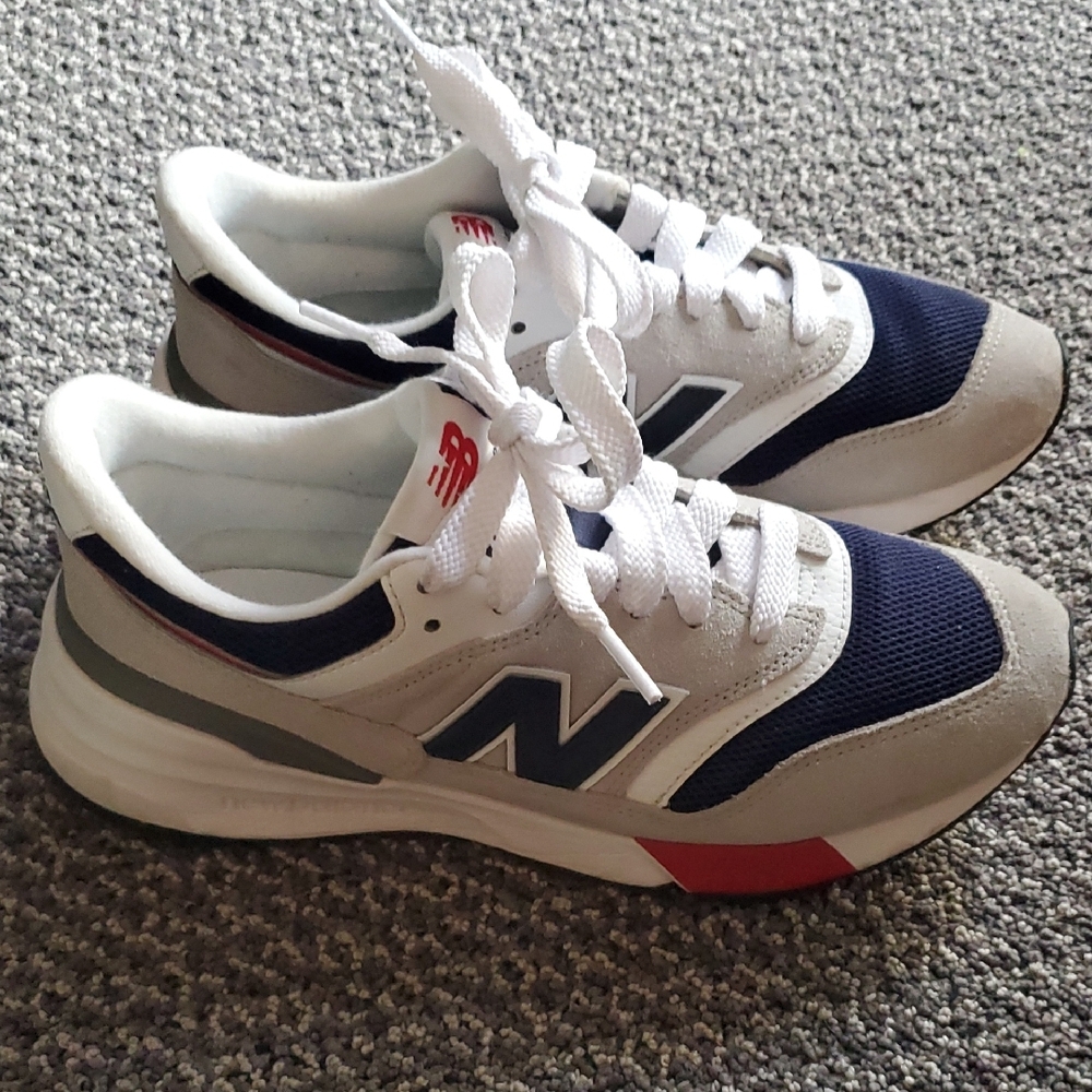 New Balance White and Navy Sneakers with Red Accents 997R Mens 6.5 Or W 8 8.5